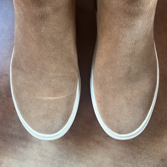 Ugg Mauna Suede Chelsea Ankle Boot - Picture 3 of 7